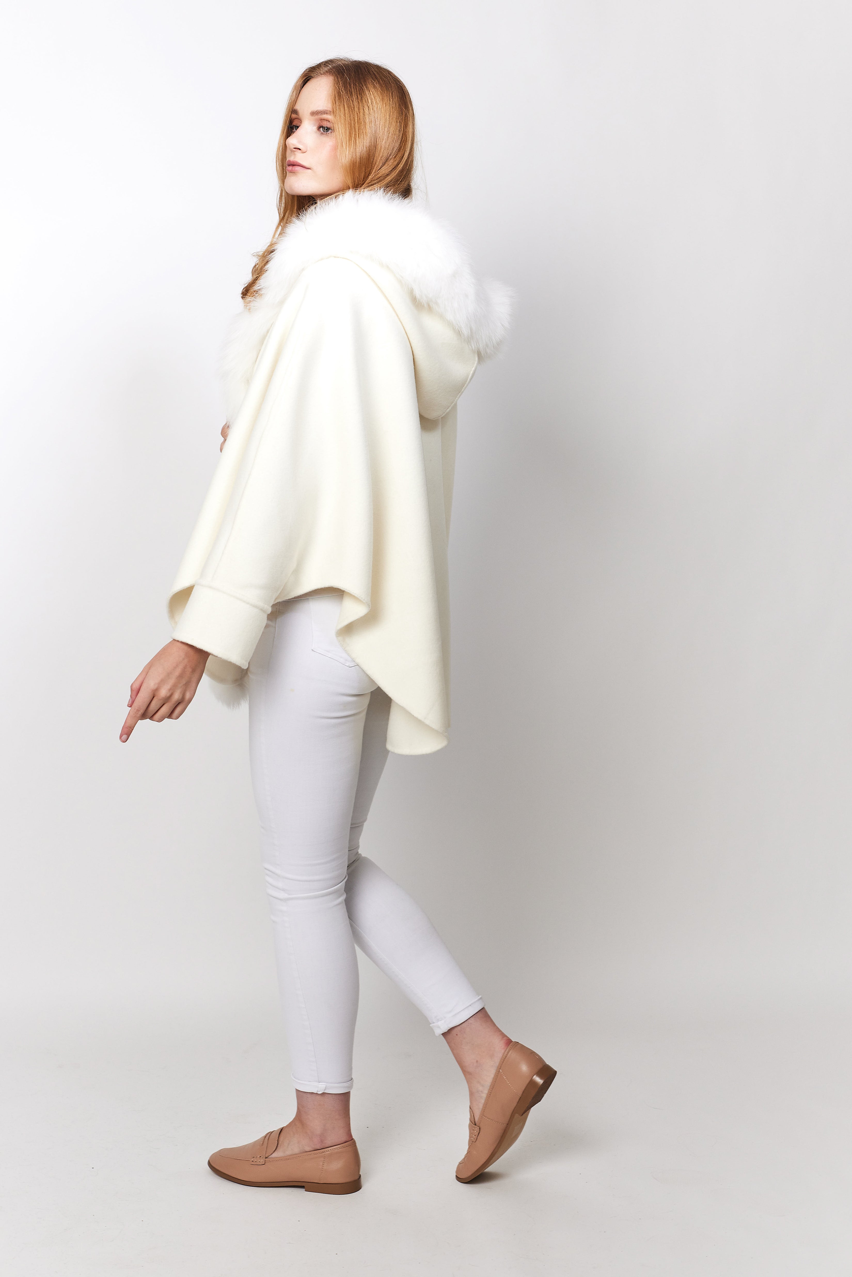Megève Cashmere Cape - Ivory